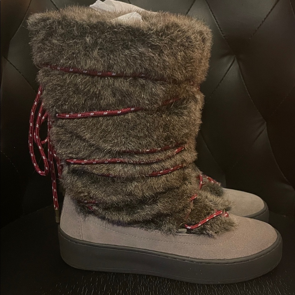 SALE‼️Women’s mid calf Lace-Up Boots color Taupe. Brand New!